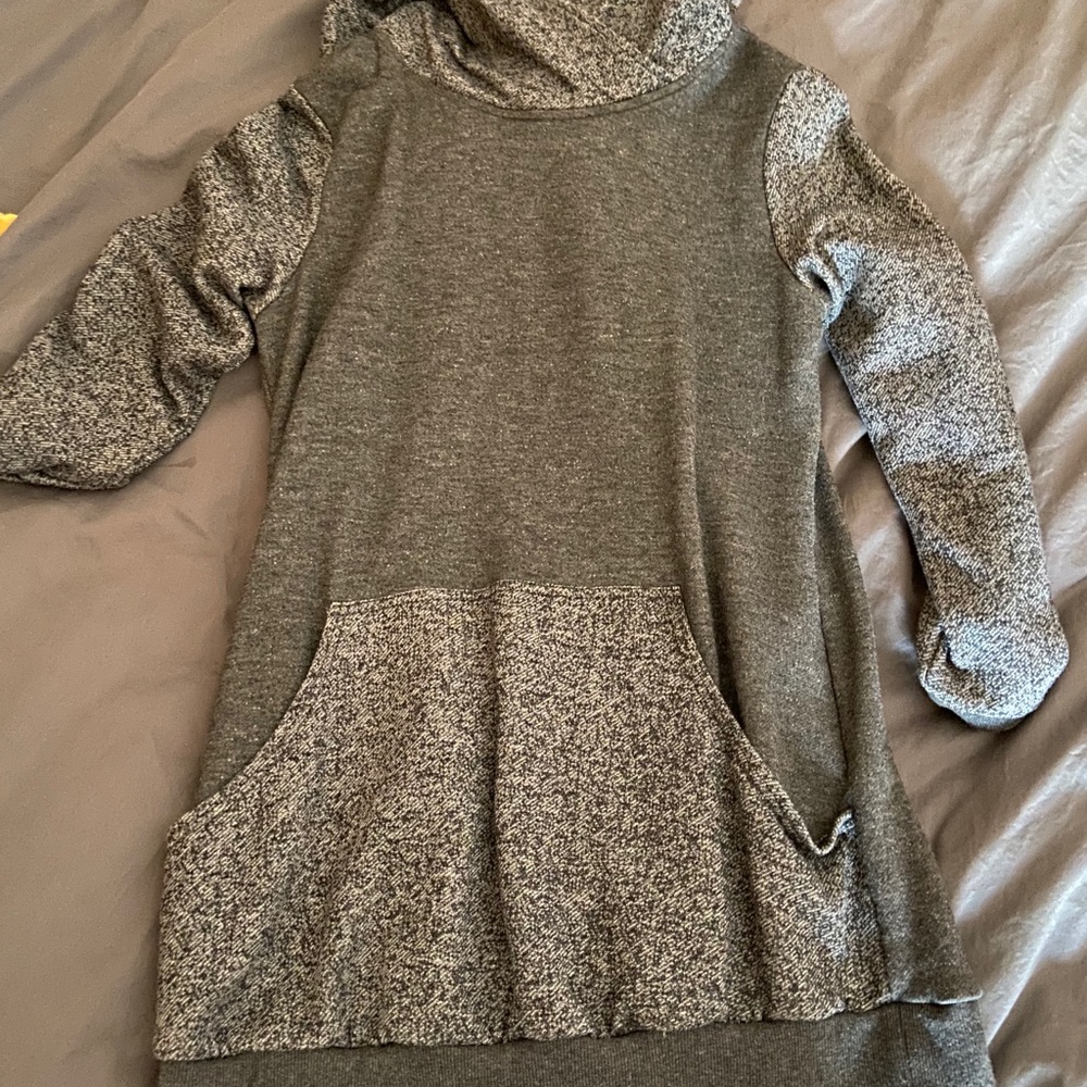Hoodie maternity sweatshirt with front pocket